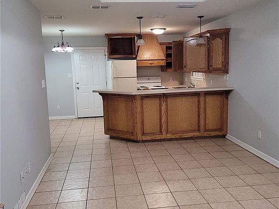 2nd image of 2321 Candlelight Ln APT 4