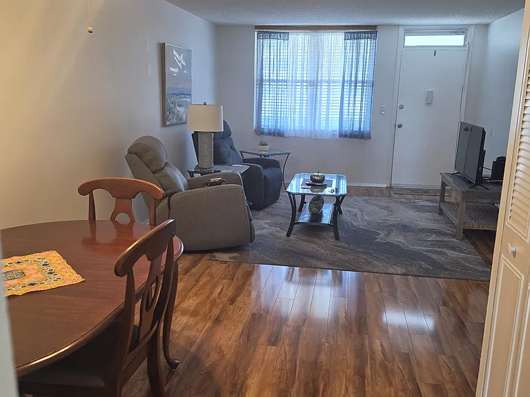 4895 Bay St NE — Photo 4