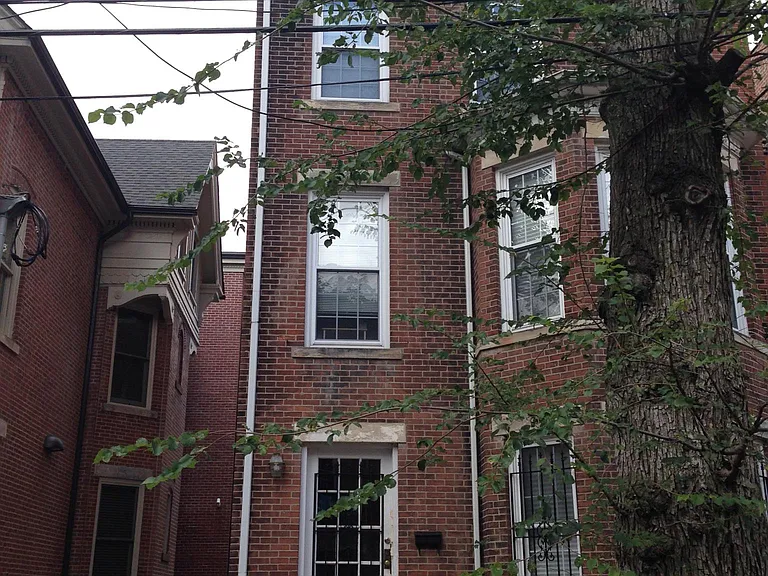 40 Lynwood Pl #4 — Photo 2