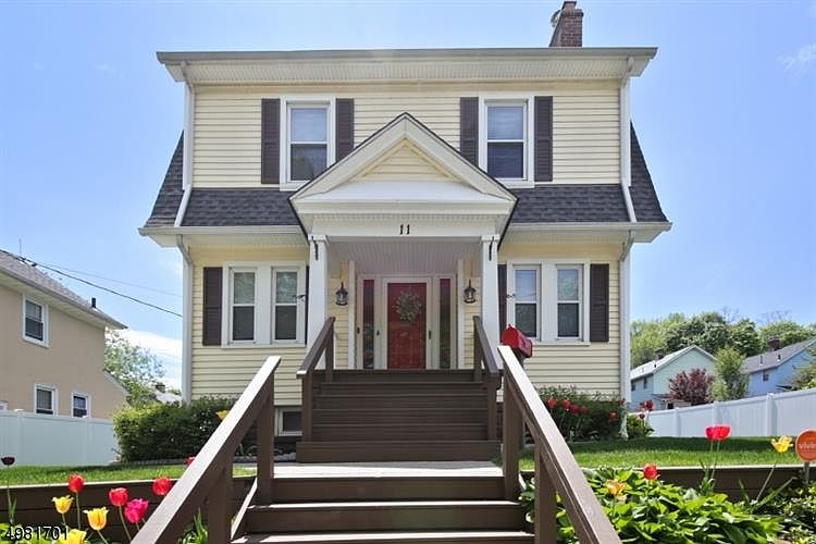 1st image of 11 Park Dr S