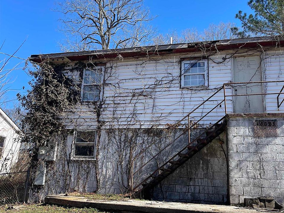2nd image of 3030 Moore Ave