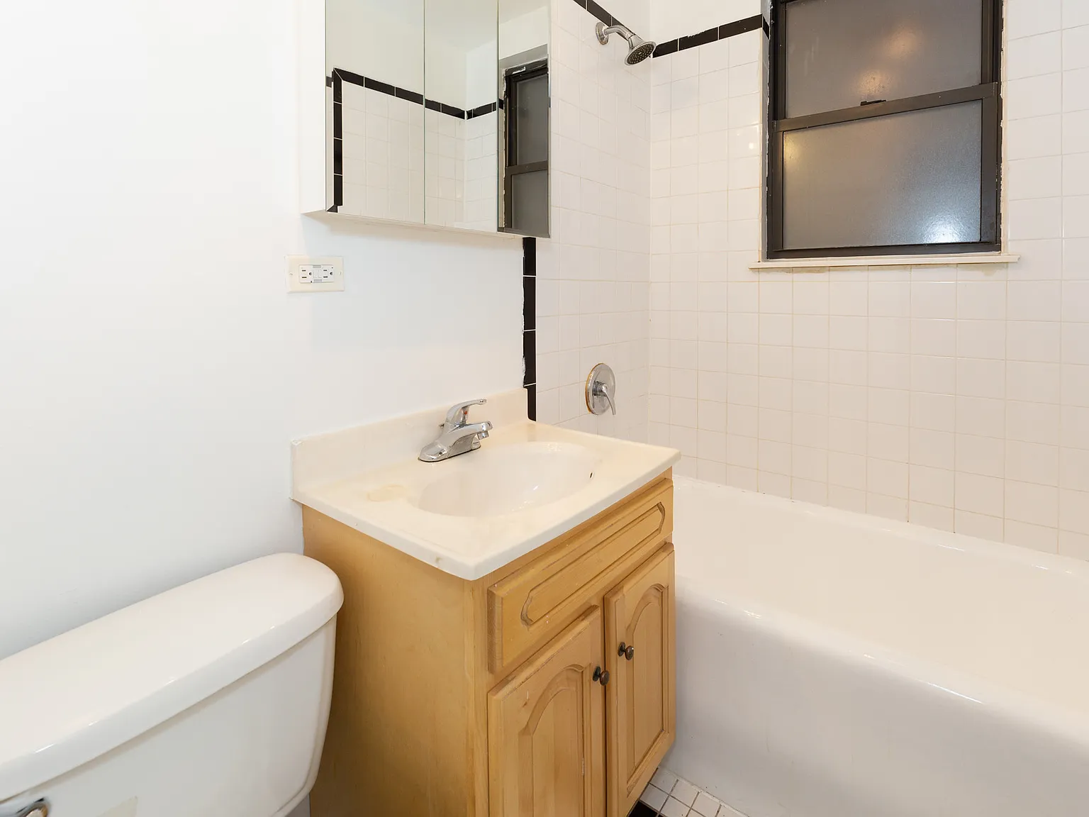 517 W. Oakdale — Photo 2