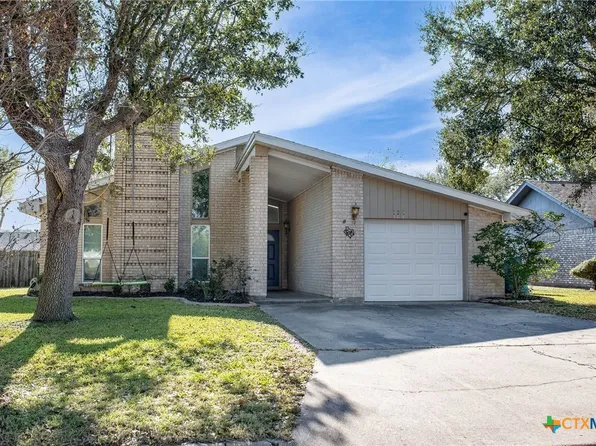 120 Del Mar Dr, Port Lavaca, TX 77979