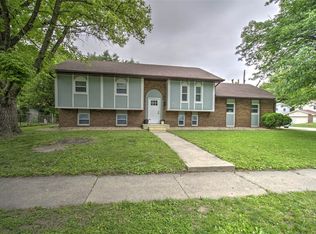 3290 E Chat Dr, Decatur, IL 62526