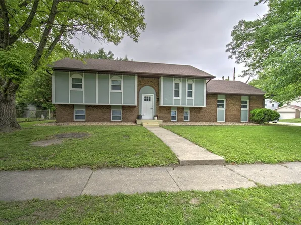 3290 E Chat Dr, Decatur, IL 62526