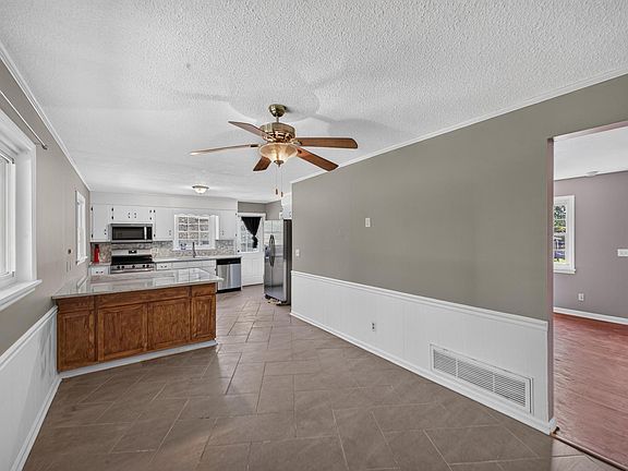 4th image of 1118 Terrace Cir