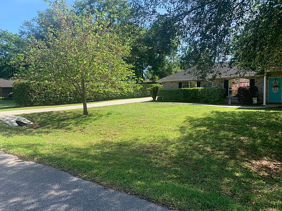 3rd image of 149 SW Royal Ct
