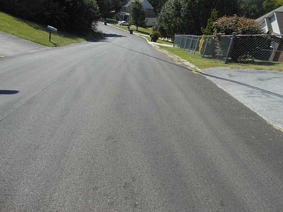 4th image of 7821 Holiday Hills Cir