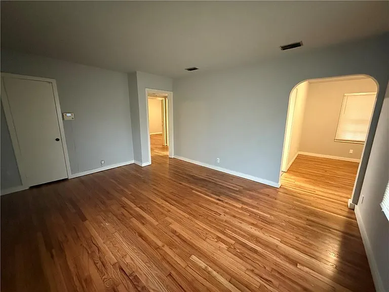 120 Paris Ave — Photo 8