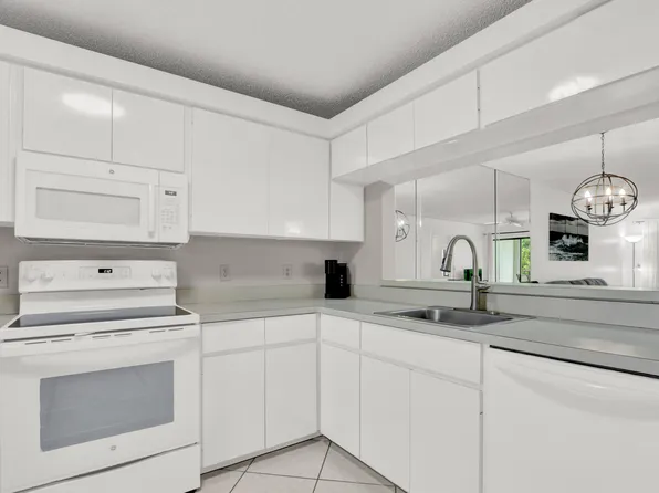 115 Bamboo Road #205, Palm Beach Shores, FL 33404