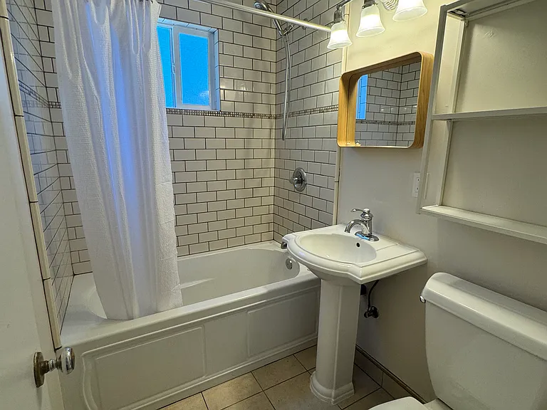 8935 N Kellogg St — Photo 11