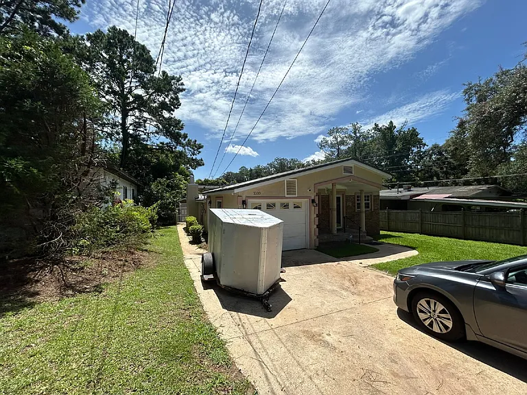1103 Calloway St — Photo 1