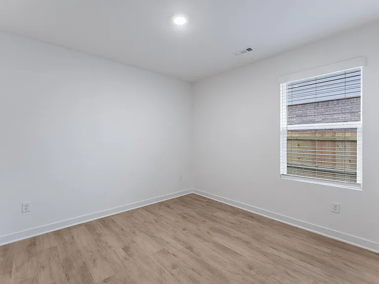 138 S Maroon Ave — Photo 15