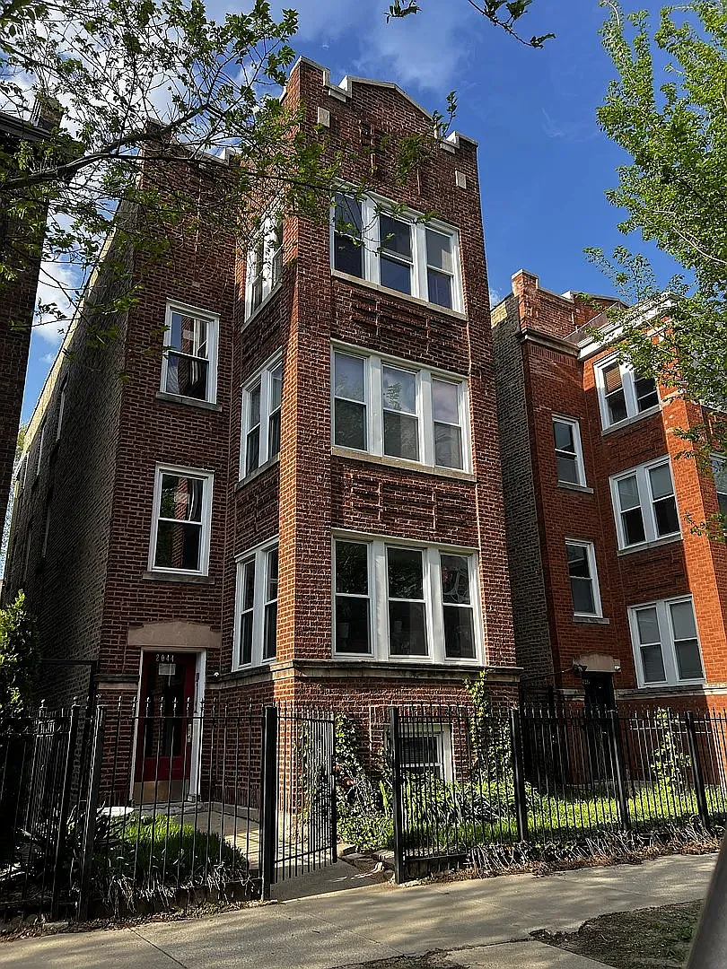 3 bed, 1400 sqft, $2,900 — Photo 1