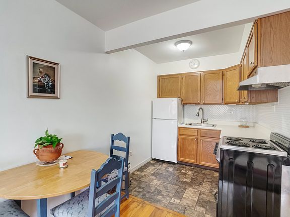 5th image of 31-23 Crescent St #5A