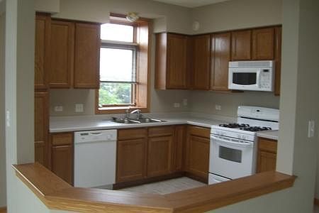 2nd image of 515 Main St APT 309