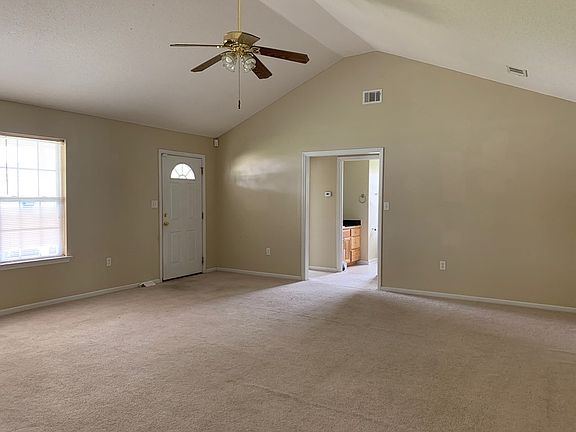 4th image of 812 Summer Ln