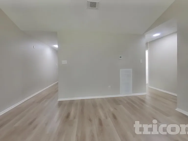 3623 Village Grove Dr — Photo 4