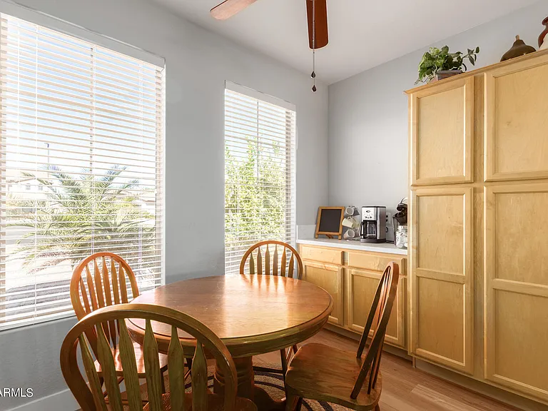 3725 E Meadowview Dr — Photo 15