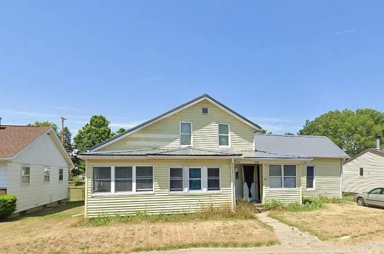 216 E Lawrence St photo 1