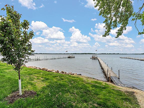 5th image of 315 N Shore Dr