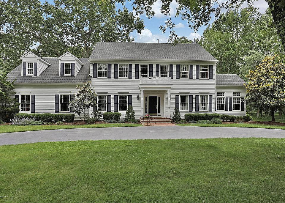 2nd image of 33 Strauss Dr