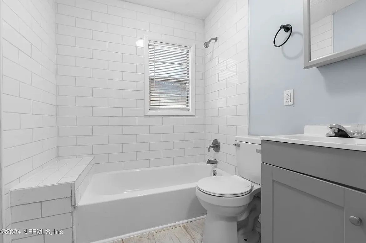 3 bed, 1.0 bath, 885 sqft, $1,345 — Photo 1