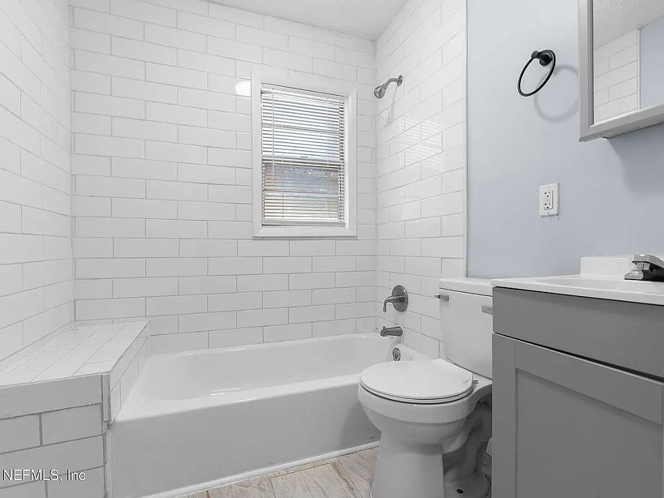 1st image of 1127 W 5th St