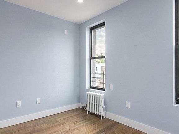 5th image of 700 Evergreen Ave #3G