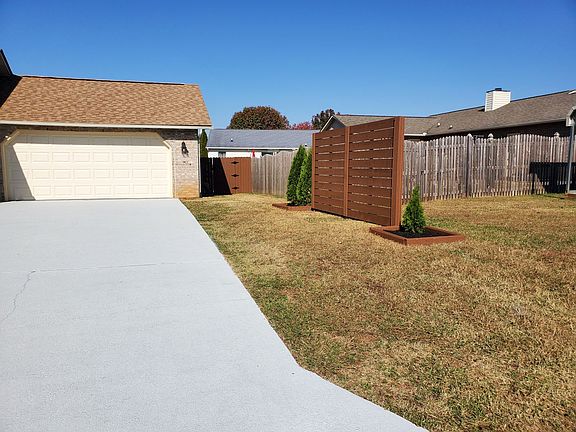 4th image of 370 Headrick View Dr