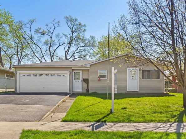 979 Berkley St, Carpentersville, IL 60110