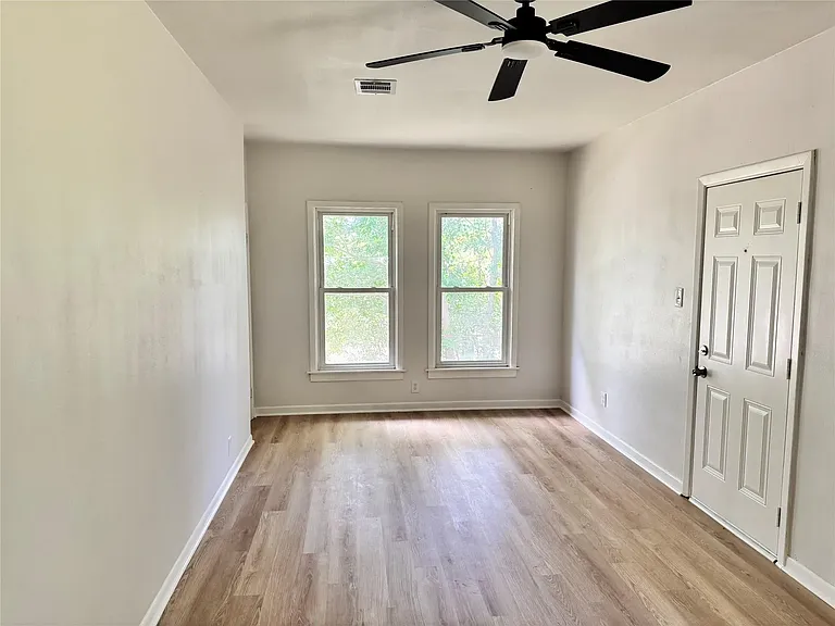 1421 S Scullin Ave — Photo 3