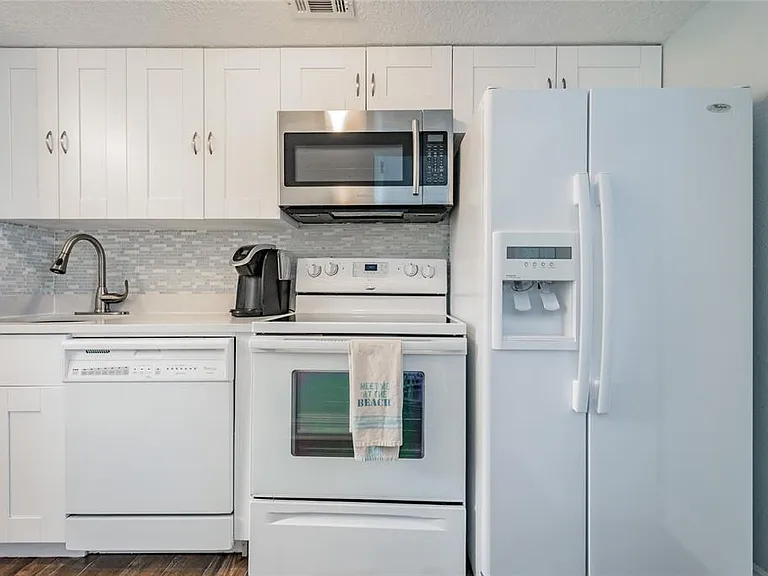 2566 Gary Cir #3 — Photo 10
