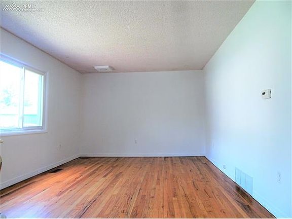 3rd image of 415 W Polk St