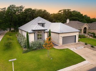 111 W Creekview Dr, Fredericksburg, TX 78624
