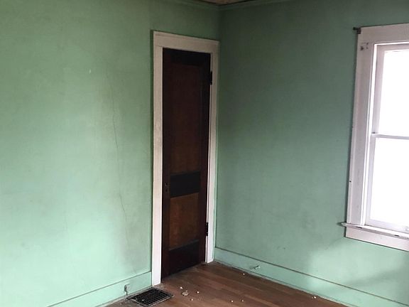 3rd image of 1717 Nelson Ave SE