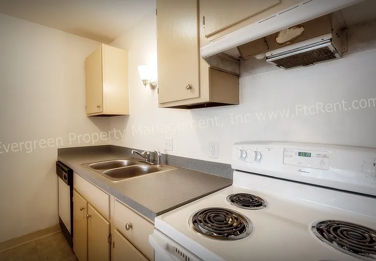 2034-2036 W Plum St — Photo 7