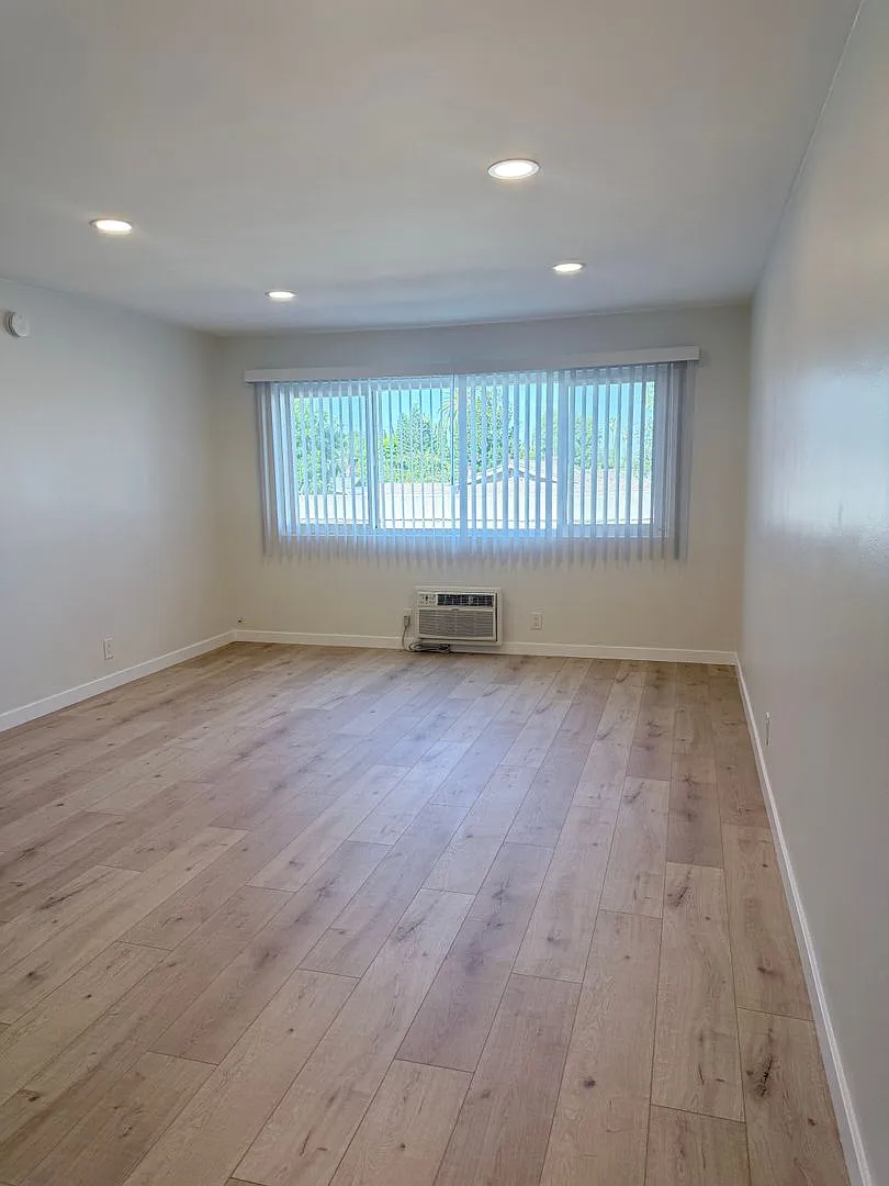 1 Month Free! Renovated Units in Central Van Nuys — Photo 4