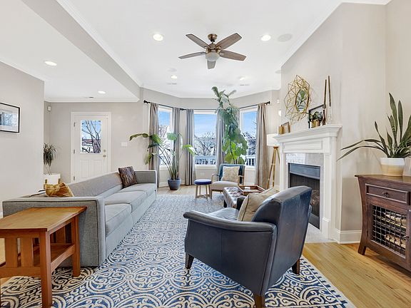 3rd image of 3638 N Hoyne Ave #2