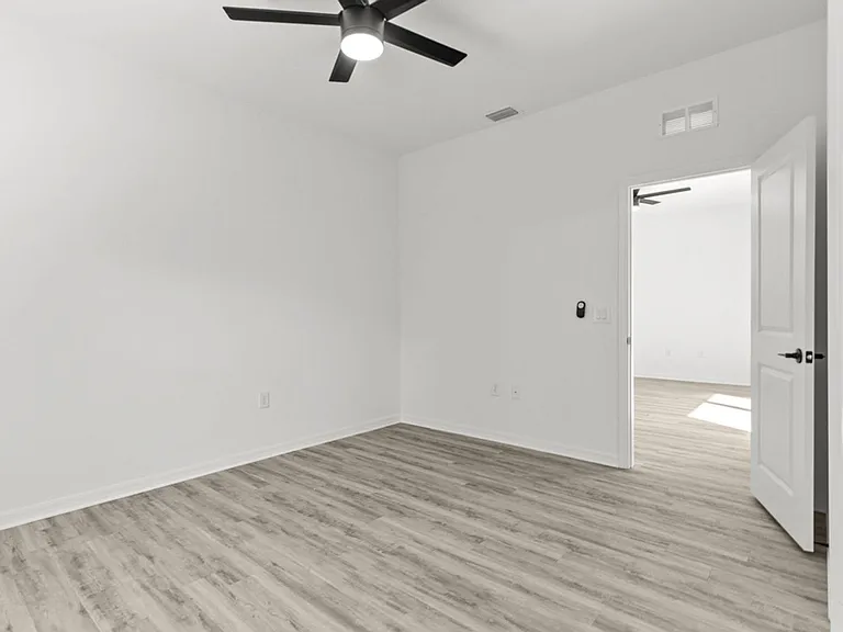 548 Knapp St — Photo 33