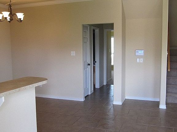 2nd image of 100 Kleine Ln