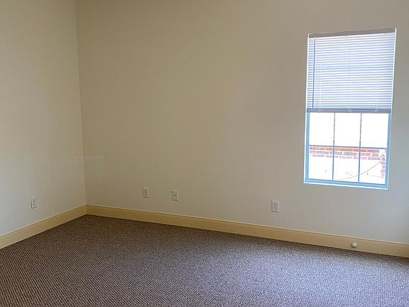 5th image of 854 Derry Dr