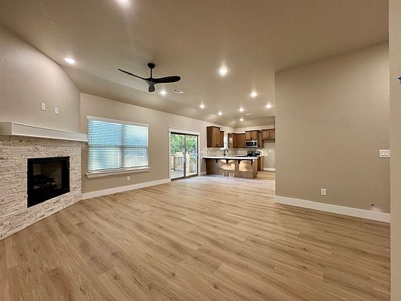 4th image of 12 Clifford Ln