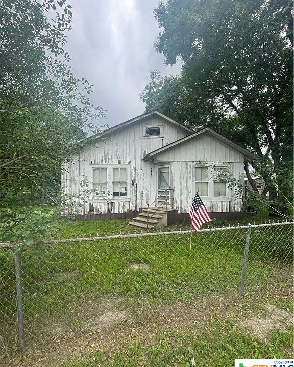 1st image of 305 W Lacy St