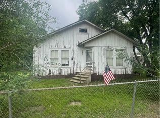 305 W Lacy St, Cuero, TX 77954