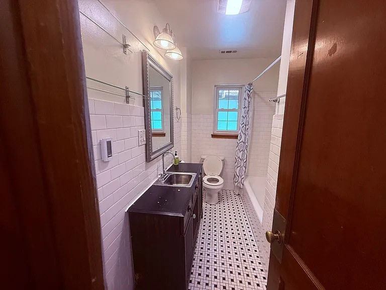 135 James St #D — Photo 8