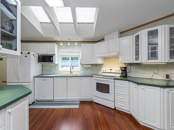 5th image of 2035 Martens St #33