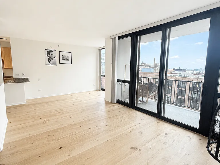 210 S Desplaines St #1006 — Photo 4