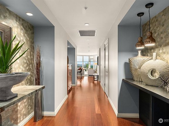 5th image of 500 106th Avenue NE #2711