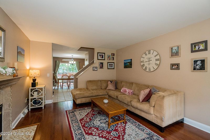 4th image of 36 Woodthrush Court